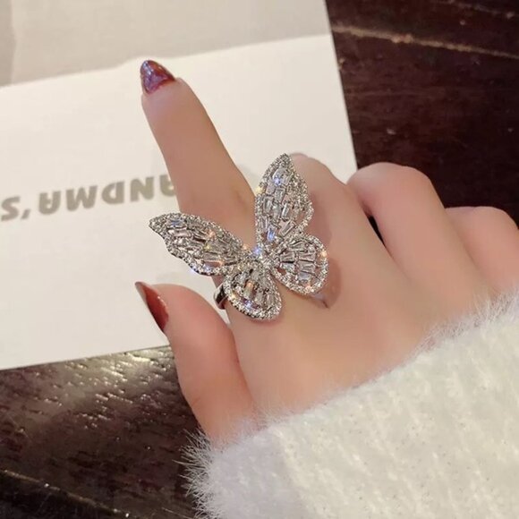 Silver‎ Butterfly Ring Adjustable - Picture 1 of 3